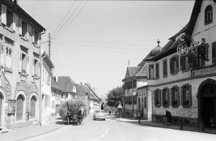 Riegel: Hauptstraße mit Heuwagen