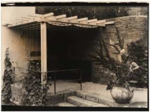 Garten Bergius, Heidelberg: Gedeckter Sitzplatz