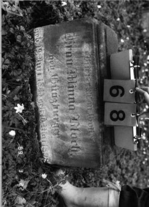 Grabstein 68 (Index: 99792132) Material: Sandstein Zustand: gut Beschreibung: profilierter Sockel Besonderheit: keine Maßangaben: Grabstein 68