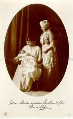 Auguste Viktoria und Kronprinzessin Cecilie mit ihrer Tochter Alexandrine
