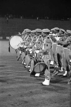 Unterhaltungsveranstaltung des "Nato-Sergeants-Major-Club" im Wildparkstadion zugunsten der Aktion "Karlsruher Sorgenkinder"