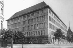 Düsseldorf, Mannesmann-Verwaltungsgebäude; Behrens, Peter