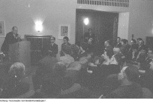 Dresden, Dresdner Klub, Einweihungsveranstaltung, Veranstaltung mit dem Schriftsteller Anton Zischka, Außenansichten des Klubgebäudes, dem Lingnerschloss, März 1957
