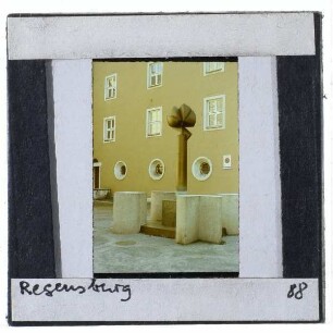 Regensburg, Koenig, Altdorferbrunnen