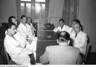Dresden. Sachsenwerk Niedersedlitz, Angestellte des Sachsenwerkes werden über die Ergebnisse der Genfer Verhandlungen informiert, an denen Otto Nuschke als Beobachter teilnehmen konnte, 1956