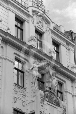 Fassade des Wohn- und Geschäftshauses Smilšu iela 8 (Sandstraße) in Riga