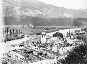 Stadt am Fluss : Eine kleine Stadt an einem Fluss