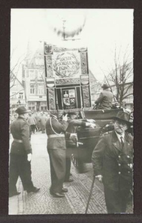 Aufmarsch der Schützenvereine. Detmold. Marktplatz. Papierabzug
