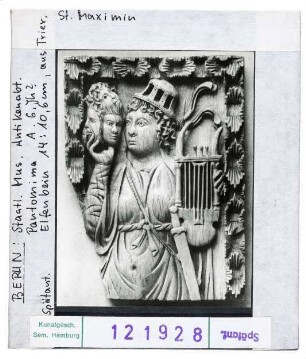 Berlin, Staatliche Museen: Elfenbein mit Pantomima, aus Trier, St. Maximin