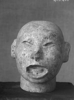 Steinkopf des Gottes Xipe Totec