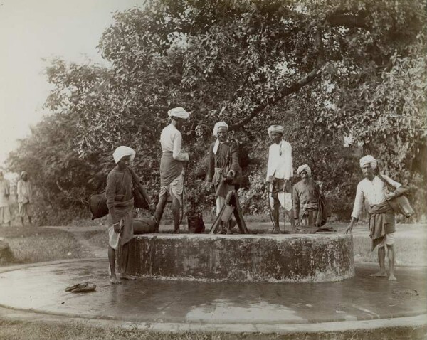 Près de la fontaine