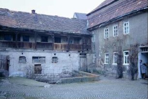 Mühle, Innenhof, Wohnhaus und Stall mit Laubengang