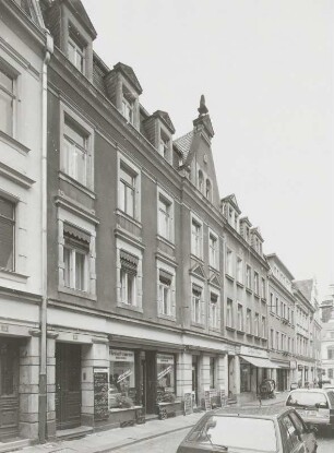 Pirna-Altstadt. Wohn- und Geschäftshäuser, Schössergasse 9 b/10 : Pirna-Altstadt. Wohnhäuser mit Laden, Schössergasse 9 b/10. Straßenansicht