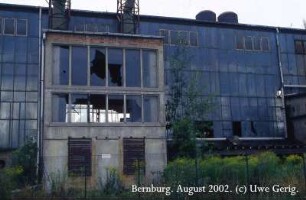 Stillgelegte Fabrikhalle in Bernburg, Sachsen-Anhalt, Foto August 2002