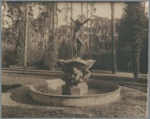 Brunnen mit Brunnentänzerin, 1922, Bronze