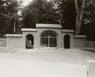 Markneukirchen (Vogtlandkreis), Toranlage (etwa 1900/1905), Friedhof, Friedhofsweg
