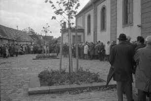Übergabe des neu gestalteten Platzes bei der Kirche St. Valentin in Daxlanden