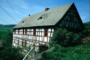 Fachwerkhaus mit zwei Fledermausgaupen, saniert
