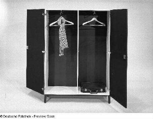 Garderobenschrank