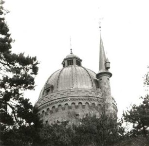 Cottbus. Wasserturm, Straße der Deutsch-Sowjetischen-Freundschaft. 1897, 1920 Kuppelneubau. Turmabschluß