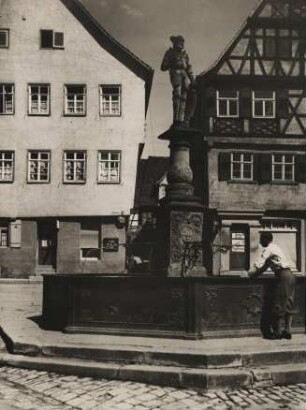 Baden-Würtemberg. Ansicht des Ende des 15. Jh. errichteten Marktbrunnen
