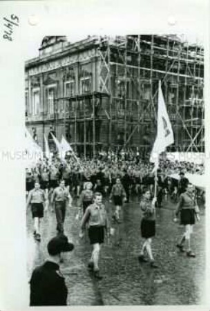Demonstration zum Deutschlandtreffen der FDJ am Pfingstsonntag
