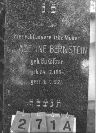 Grabstein 271 (Index: 99788126) Material: polierter Granit auf Granit Zustand: sehr gut Maße HxBxT: 211x56x27 cm Steinmetz: Rottach.: Grabstein 271A