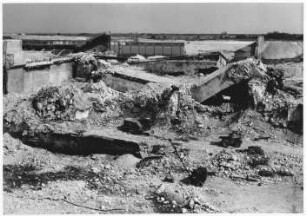 Zerstörungen Binnnenhaupt 4. Hafeneinfahrt Wilhelmshaven