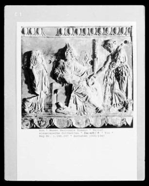 Relief: eleusinische Gottheiten