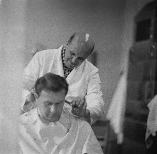 Niesky. Beim Friseur