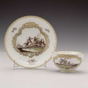 Koppchen und Unterschale mit Bataille-Szenen