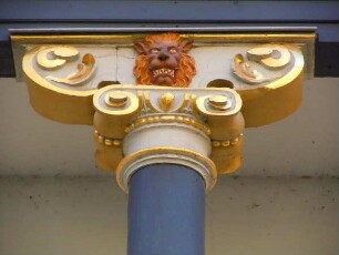Herzberg - Löwenkopf am Schloss : Löwenkopf als Säulenschmuck am Schloss in Herzberg. Aufgenommen im Harz am 23. Oktober 2011