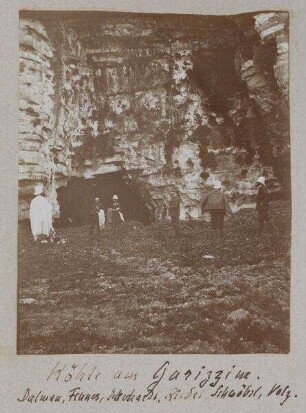 Höhle am Garizzim [Garizim]. Dalman, Fenner, Eckerhardt [Richard Eckardt?], Riedel, Schwöbel, Volz.
