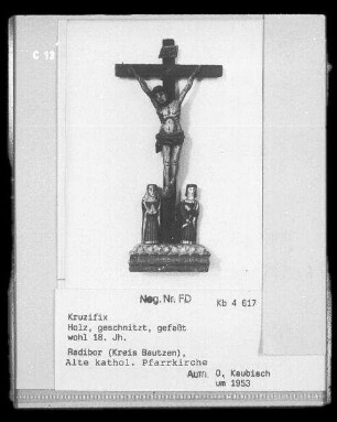 Kreuzigungsgruppe : Kreuzigungsgruppe. Holz, geschnitzt, gefasst. Wohl 18. Jahrhundert. Radibor, Alte Pfarrkirche