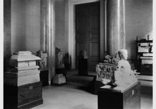 Aufstellung der Antikensammlung im Alten Museum, Saal III., Etruskische Kunst