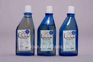 Drei Flaschen Mundwasser