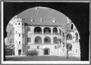 Im Burghof der Burg Trausnitz über Landshut : Landshut. Burg Trausnitz. Innerer Burghof (West-Flügel)