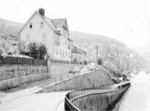Ausstellungsvitrine im Traditionszimmer des VEB Berliner Bremsenwerk