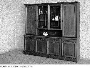 Wohnzimmerschrank