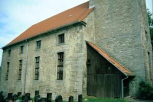 Kirche mit Übergang Langhaus-Turm