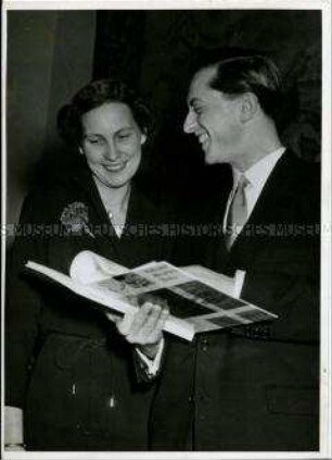 Lotte Adenauer mit ihrem Verlobten Heribert Multhaupt