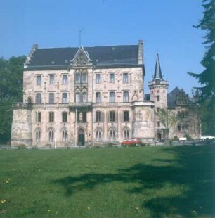 Friedrichroda. Schloß Reinhardsbrunn (1827-1835; G. Eberhard). Hohes Haus. Ansicht von Westen