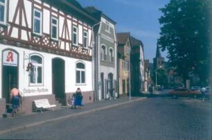 Vacha. Einhorn-Apotheke am Markt