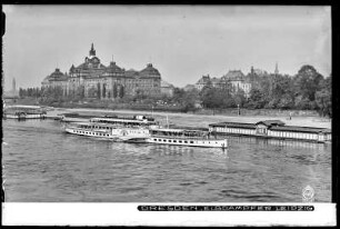 Dresden, Elbdampfer Leipzig an der Staatskanzlei