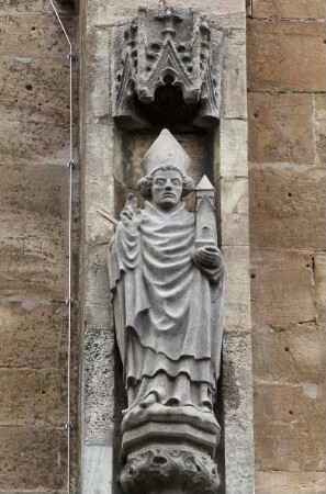 Südportal mit reichem Figurenprogramm — Linker Strebepfeiler — Heiliger Kilian