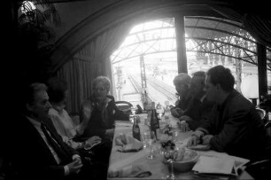 Frankfurt: Hauptbahnhof; Gruppen: Wir (Pragher's), Gerhardt, Pu ... im City-Restaurant