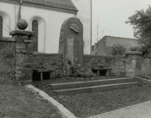 Denkmal für die Gefallenen des 1. Weltkrieges : Denkmal für die Gefallenen des 1. Weltkrieges (nach 1918). Bernsdorf-Großgrabe, Kirchmauer
