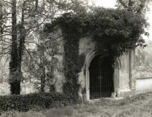 Niedergoseln-Schweta. Friedhof. Familiengruft