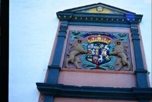 Wappen über der Kirchentür (hessisch)