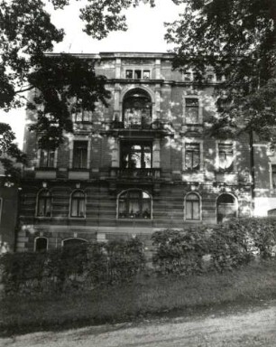Markneukirchen, Lutherplatz 9. Wohnhaus (um 1900)